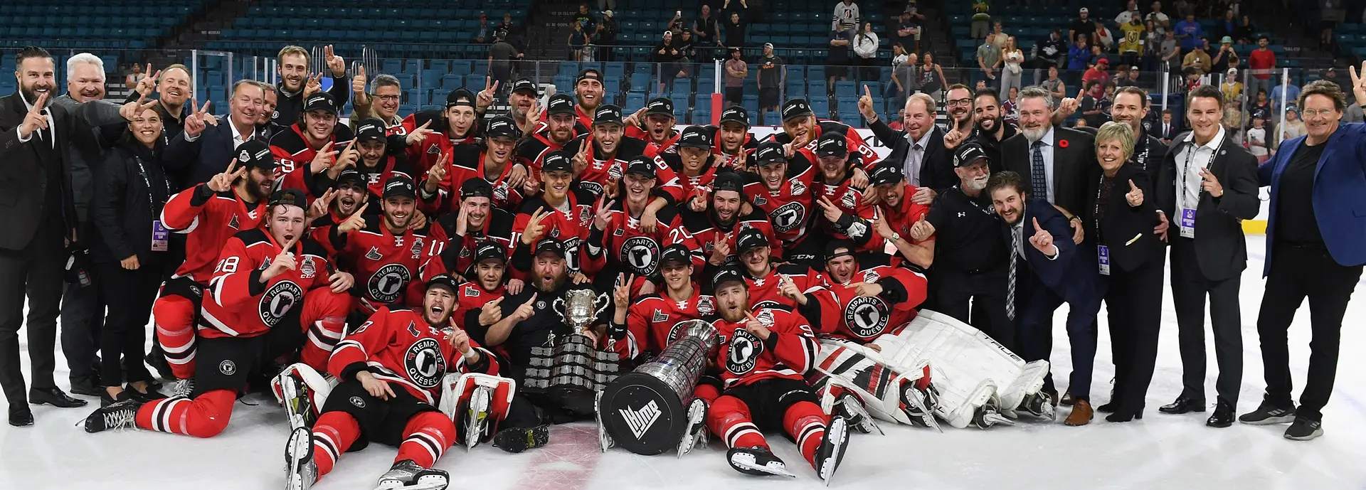 Remparts de Québec - champions 2023  || En séries, lors de la série finale contre Halifax, pas moins de 3 salles combles de 18259 spectateurs au Centre Vidéotron, domicile des Remparts.  Et pour la LHJMQ, il s'agira d'un record pour le plus grand nombre de spectateurs accueillis en séries: 400 487, une moyenne de 5562 amateurs par rencontre, du jamais vu !