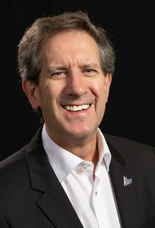 Mario Cecchini - c'est officiellement le 8 mai 2023 qu'il est entré en fonction comme nouveau commissaire de la LHJMQ.