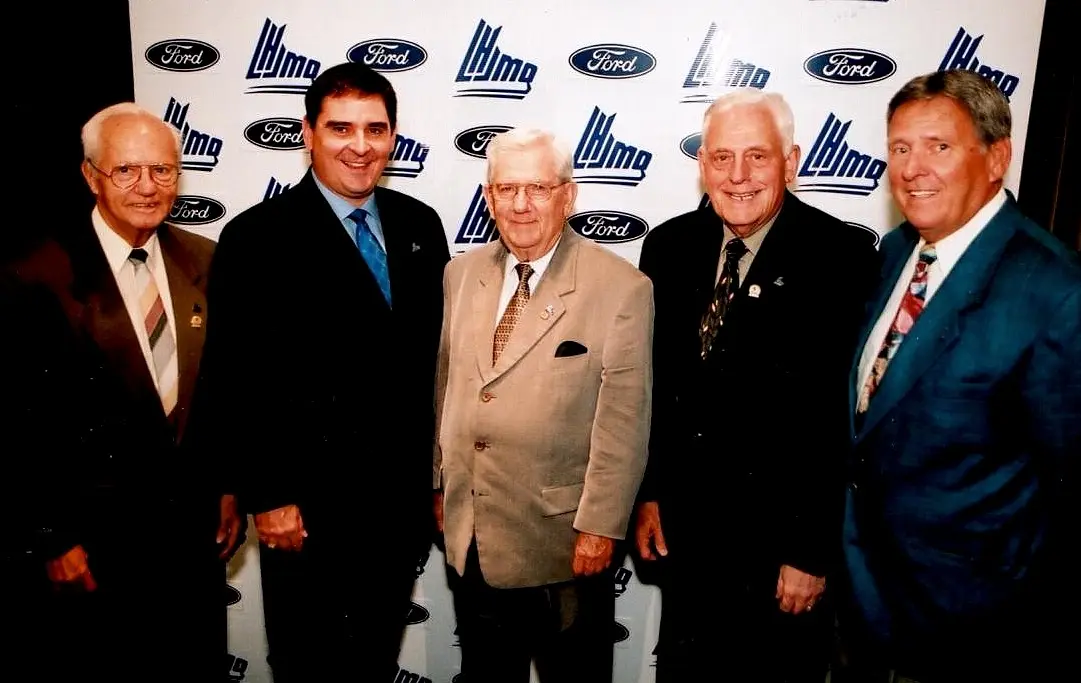 Gilles Courteau - il a été précédé par de grands bâtisseurs de la LHJMQ, les John Horman, Paul Dumont, Marcel Robert, Paul Cazeau…