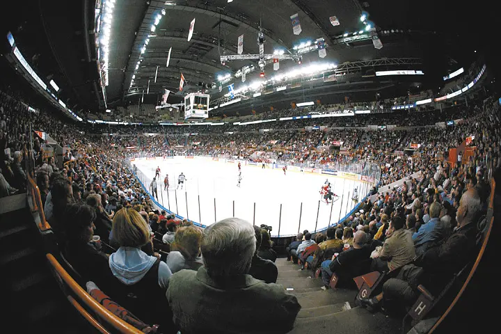 The Remparts at the Colisée, from 1999 to 2015, welcomed large crowds of over 10,000 spectators.