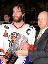 Maxime Talbot - en deux occasions, en 2003 et 2004, le trophée Guy-Lafleur lui a été octroyé. C'est Marc Saumier qui a par contre été le premier à le recevoir deux années consécutives (1987 avec Longueuil et 1988 avec Hull).