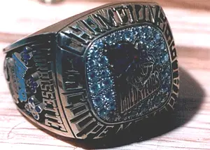 The fleur-de-lis, a symbol of Quebec, is clearly featured on the ring of the Memorial Cup champions, the Granby Prédateurs.