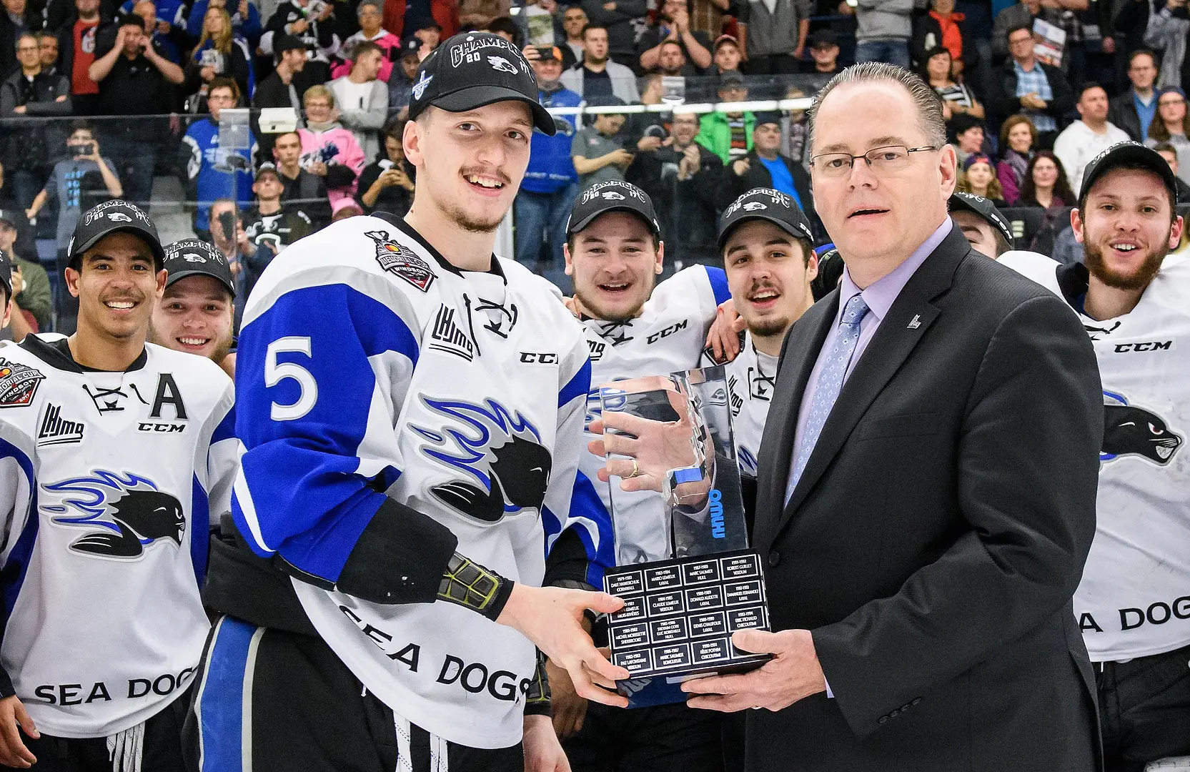 Le défenseur Thomas Chabot: 23 points et différentiel "Plus/Moins" de +29 en séries! Récipiendaire du Trophée Guy-Lafleur...