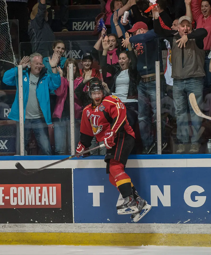 Jérémy Grégoire et le Drakkar seront finalistes de la LHJMQ en 2013 et 2014, au très grand plaisir des partisans à Baie-Comeau. Avec une grande discipline, il a su combiner hockey et études.