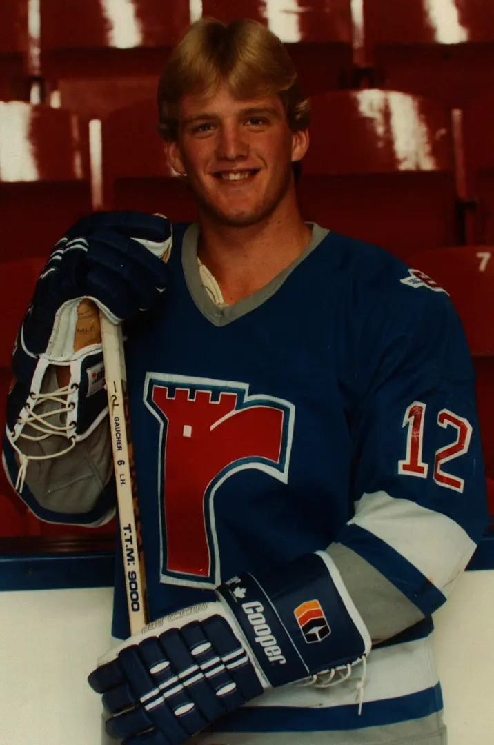 Claude Gosselin (Québec | 1981-82 et 1983-84) - il avait été le tout premier à remporter le Trophée MARCEL-ROBERT en deux occasions, comme joueur étudiant de l'année.