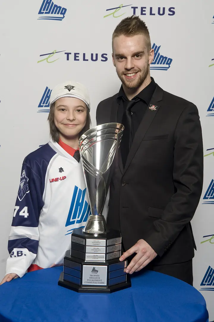 Charles-David Beaudoin (Drummondville) - son implication communautaire a été reconnue en 2013-14. La saison précédente, il a avait été le joueur étudiant de l'année.