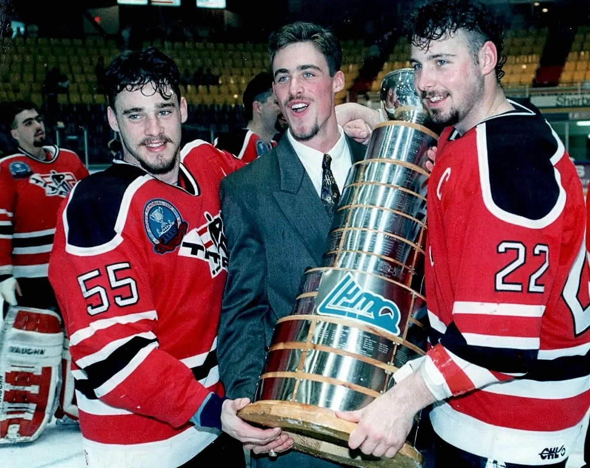 Champions 1993 - Le Titan de Laval: Eric Veilleux, Benoit Larose et le capitaine Martin Lapointe. 