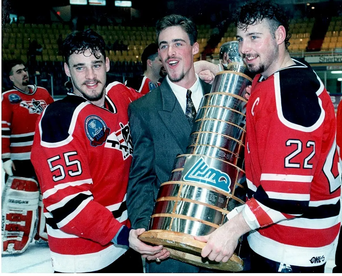 Champions 1993 - Le Titan de Laval: Eric Veilleux, Benoit Larose et le capitaine Martin Lapointe. 