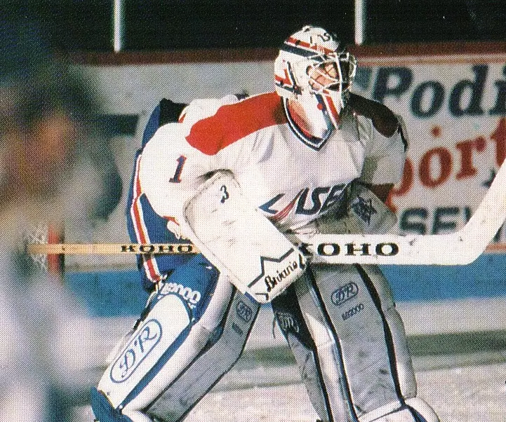 Martin Brodeur - un athlète imposant de 6 pieds et un pouce et 190 livres chez les juniors.
