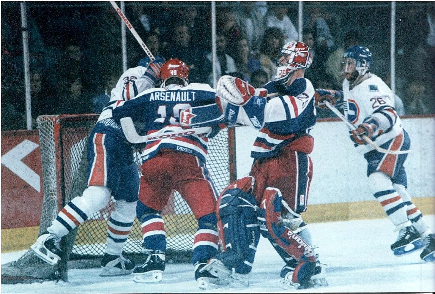 1992 - séquence d'action lors de la dernière présence des Draveurs en finale de la LHJMQ, cette fois contre le Collège Français de Verdun.