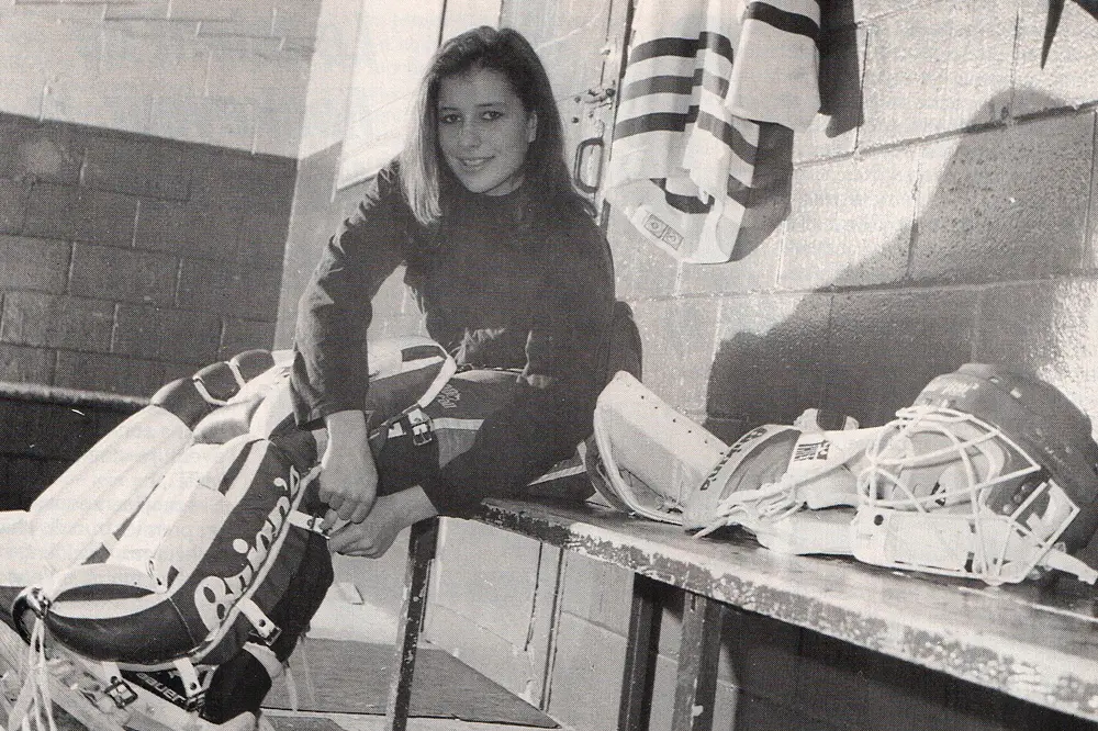 * Manon Rhéaume (TR) - devient la toute première femme à disputer un match dans la Ligue de hockey junior majeur du Québec, le 26 novembre 1991. Un de ses coéquipiers lors de ce match était son frère, Pascal Rhéaume. En 17 minutes, elle aura alloué 3 buts aux joueurs des Bisons de Granby. Blessée après avoir reçu un tir frappé en plein grille protectrice, elle a dû quitter la rencontre.| Pointage du match: Granby 10 @ Trois-Rivières 6