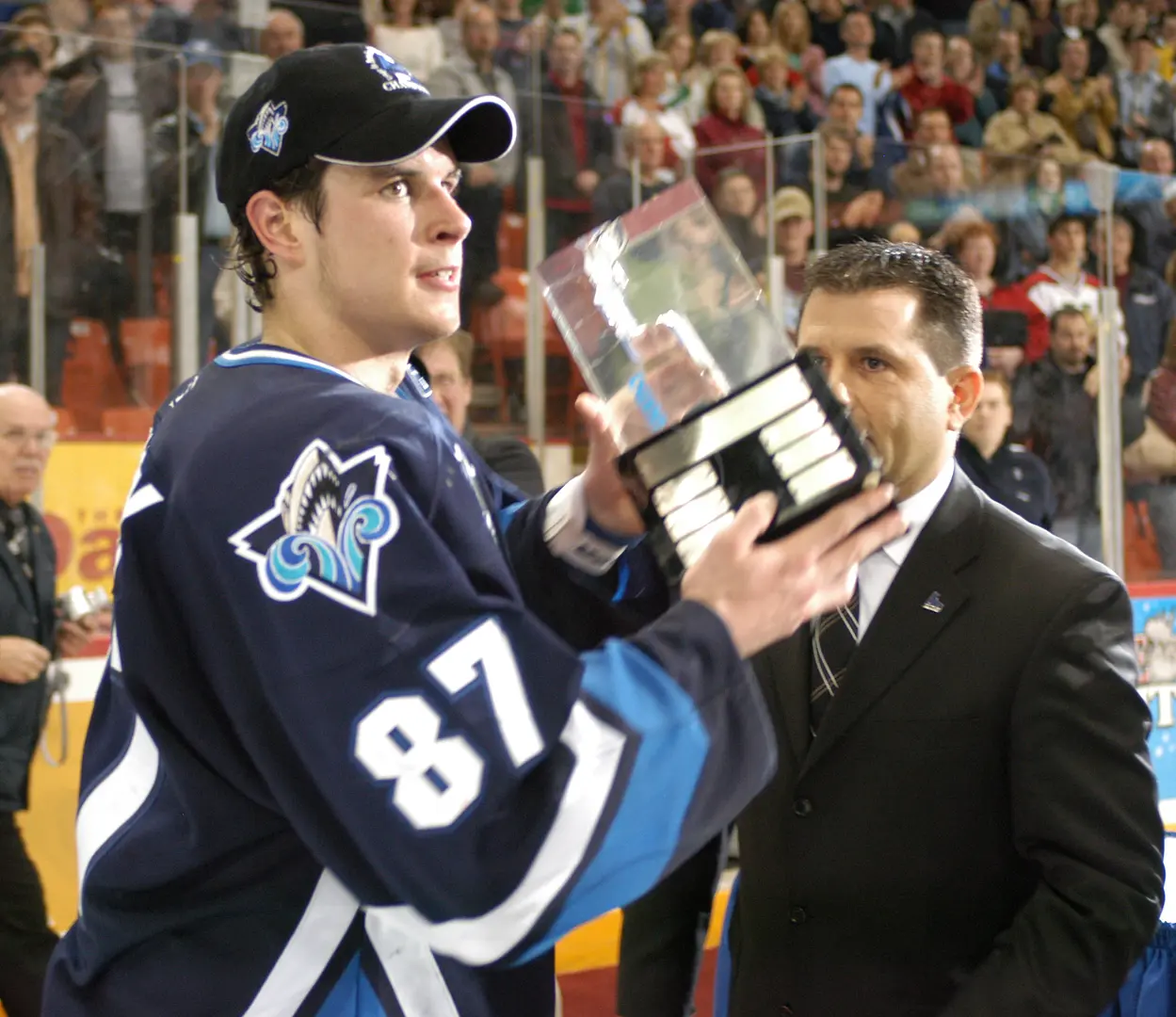Sidney Crosby - il ajoutera un honneur individuel à sa collection. Au terme des séries 2005, on lui a remis le Trophée Guy-Lafleur comme joueur le plus utile des séries.