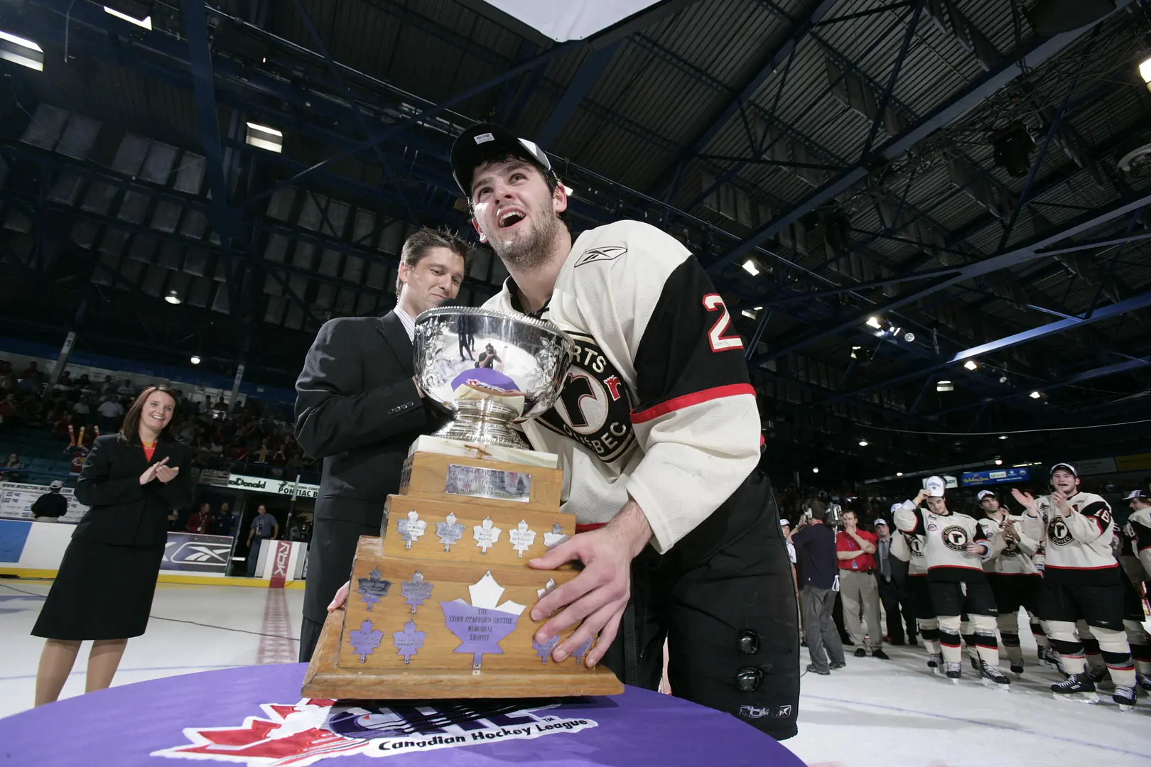 Alexander Radulov - il obtient au moins un point dans 50 matchs d'affilée !  19 mars 2006 - un match de 11 points contre Rimouski
