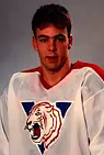 Yves Racine (Victoriaville) - des séries du tonnerre pour ses coéquipiers et lui, comme en témoigne son 1er rang des pointeurs en séries 1989, avec 33 points.