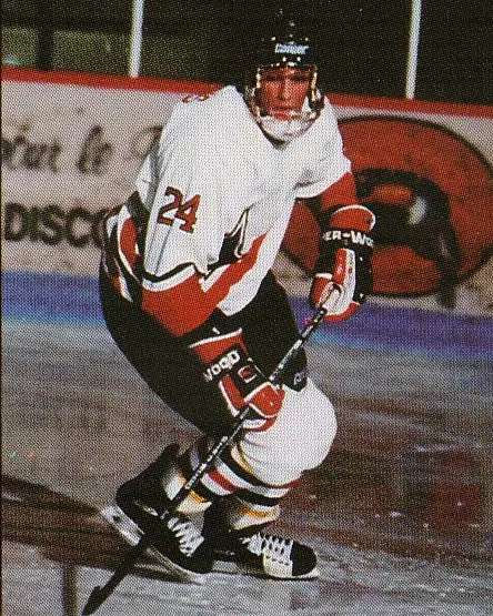 Patrice Brisebois, défenseur étoile voué au succès. Meilleur espoir professionnel (1988-89)... Coupe du Président avec Laval (1989 | 1990)... Médaillé d'or à deux reprises avec Equipe Canada Junior (1990 | 1991)...