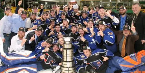 Les MAINEiacs de Lewiston (2007) - Pour la 1ère et seule fois de l'histoire de la LHJMQ, la Coupe du Président ira se pavaner aux Etats-Unis.