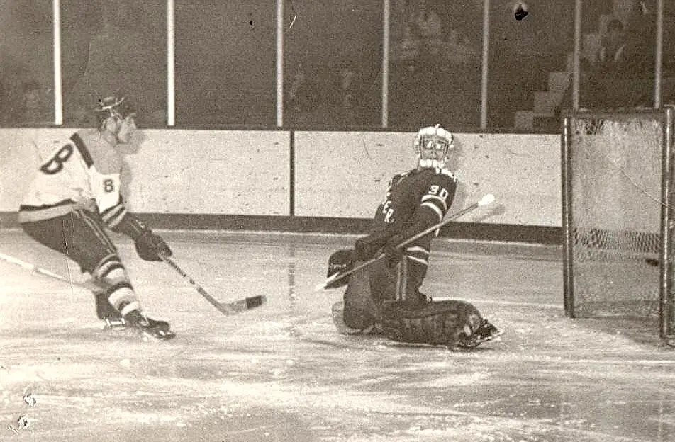 In November 1969, Drummondville Rangers goalie Daniel Sharp could not resist a shot from Bruins number 8 Mike Morton. Morton would amass 147 points in 56 games, which would give him 5th place among the best scorers in the new Quebec league.