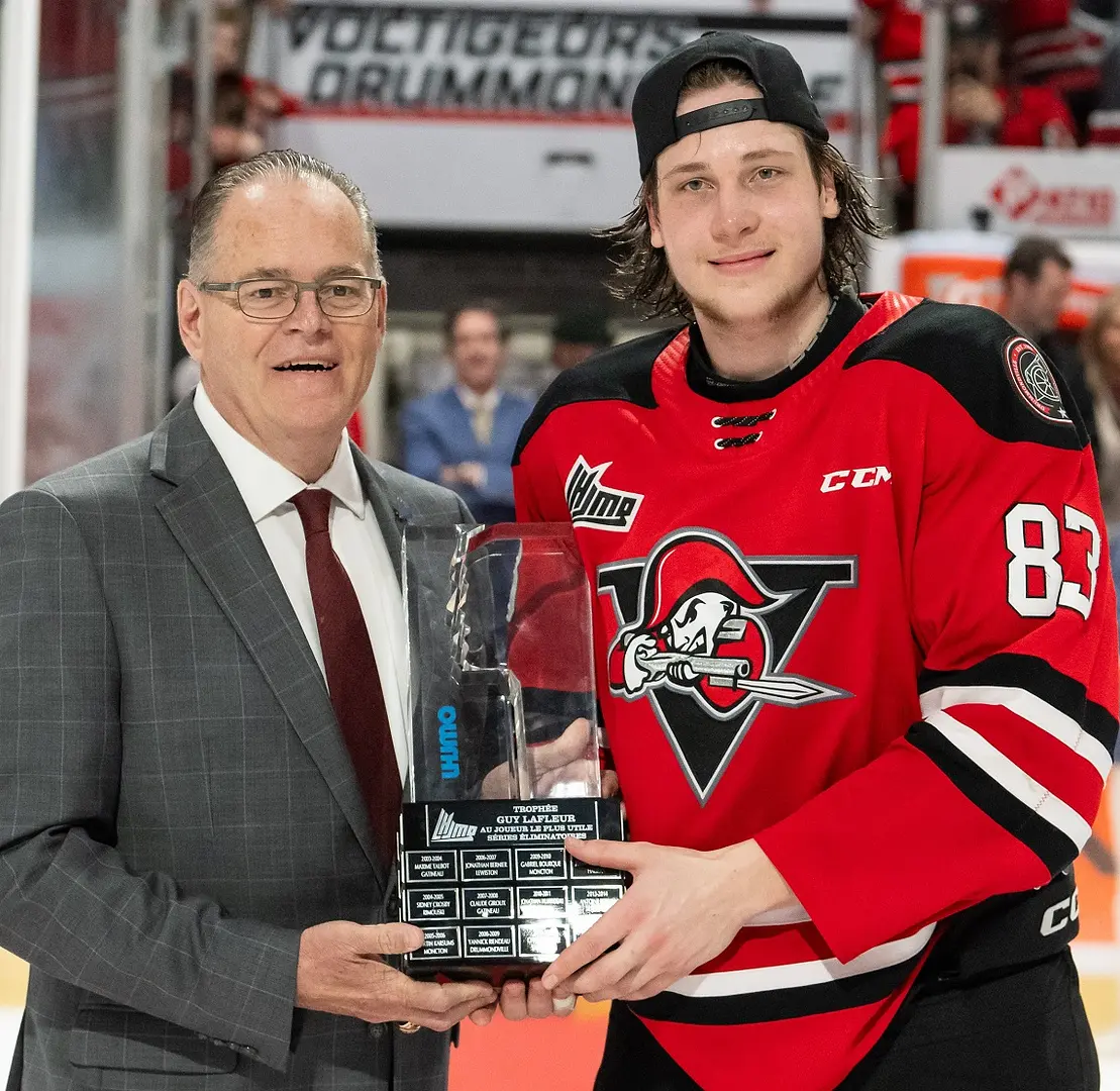 Vsevolod Komarov - honored in 2023-24, as defenseman of the year, as most valuable player of the playoffs, and he was a strong link in allowing the Voltigeurs to win the 2nd Gilles-Courteau Trophy in their history.