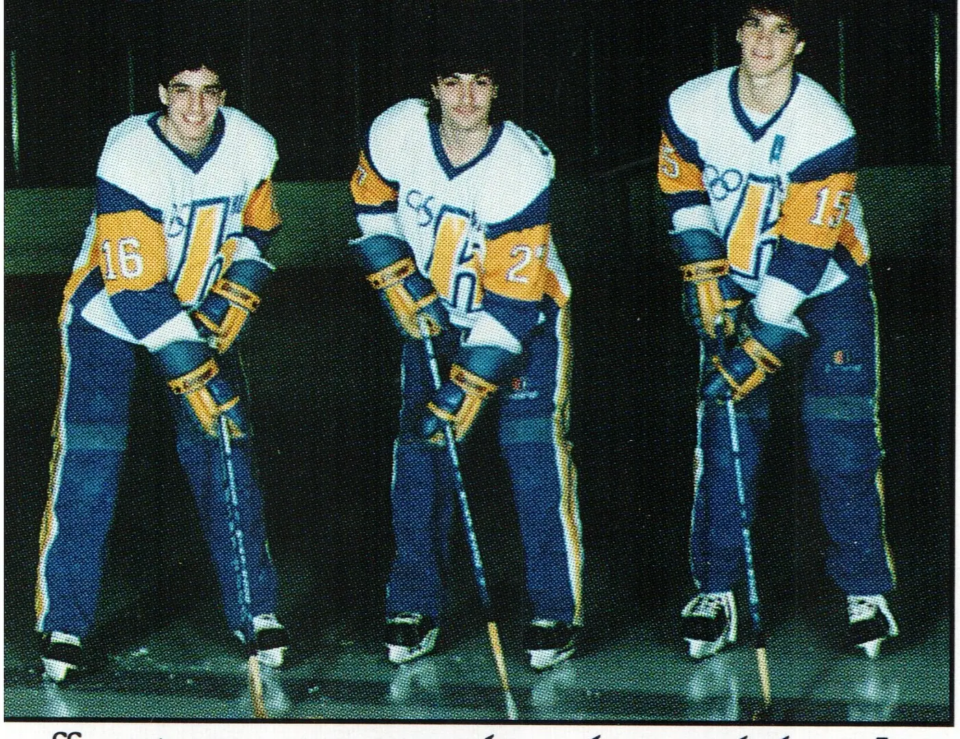 1984-85 - Sam Lang, Joe Foglietta et Luc Robitaille portaient toujours les chandails jaunes, blancs et bleus. Mais dès la saison suivante, ce sera le "noir et argent" qui deviendra à la mode à Hull.