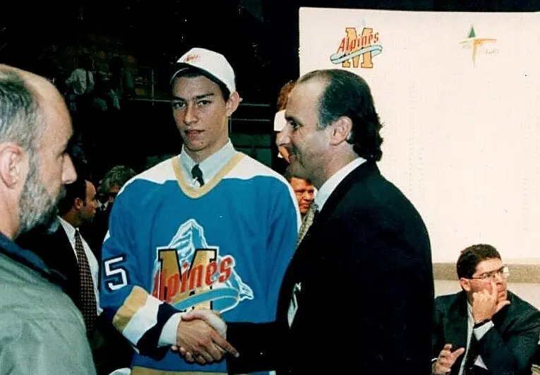 Accueilli par l'entraîneur-chef et directeur-gérant Lucien Deblois, Pierre Dagenais, à 16 ans, avait été le tout premier choix de l'histoire de la nouvelle concession, celle des Alpines de Moncton au printemps 1995. Les 43 buts de Dagenais constituent toujours le record de la franchise monctonienne pour une recrue.