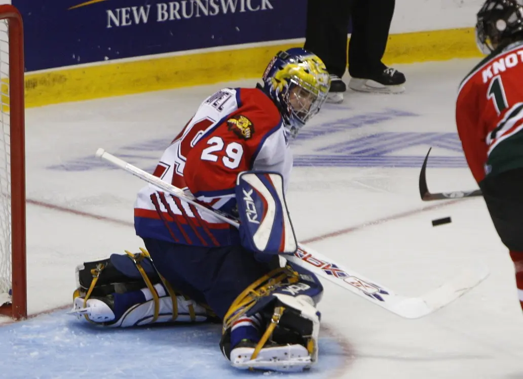 Nicola Riopel (Moncton | 2008-09) - il a établi deux records de la LHJMQ, avec sa moyenne de buts alloués de 2,01 et son pourcentage d'arrêts éblouisssant de ,931.