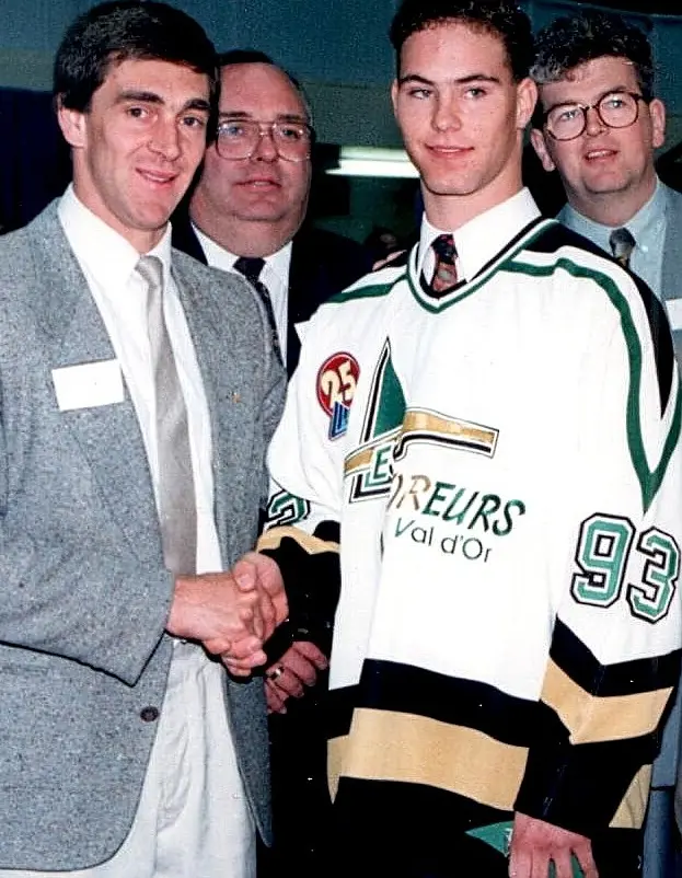 1993 - During the very first Foreurs selection session, they benefited from their first overall pick, to acquire forward Stéphane Roy. Yvon Morin (2nd from left) was one of the main people responsible for the arrival of the Foreurs in Val-d'Or.
