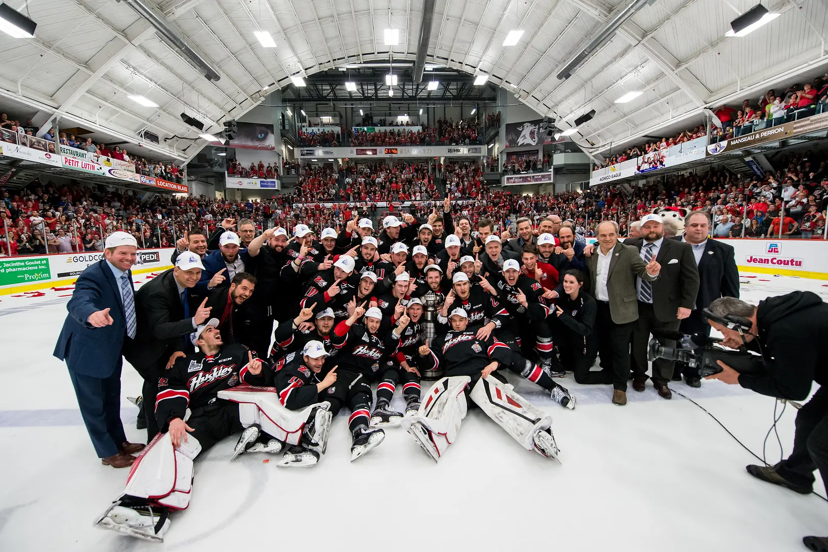 12 mai 2016 - L'édition championne des Huskies de Rouyn-Noranda. Il s'agit de leur toute 1ère victoire en finale de la Coupe du Président.