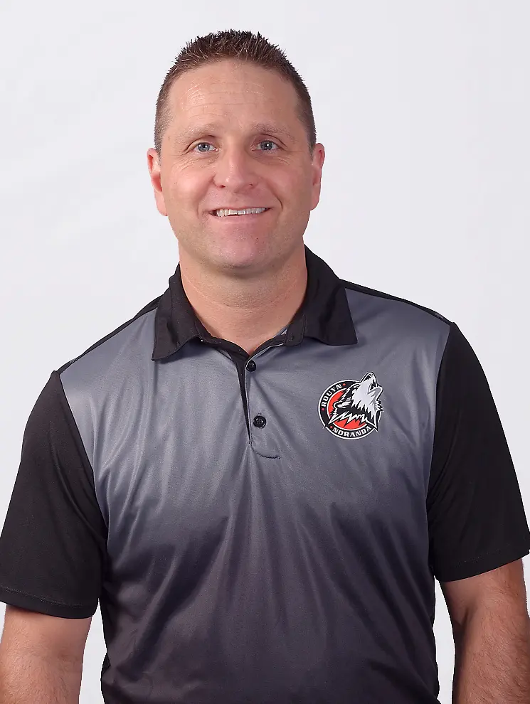 Gilles Bouchard (2013=>2018) - il a succédé à André Tourigny derrière le banc des Huskies, et s'est retrouvé à la tête de la formation championne de 2016, tant en saison qu'en séries. Les 54 victoires de sa troupe en 2015-16 se voulaient un nouveau record de franchise à ce moment-là.