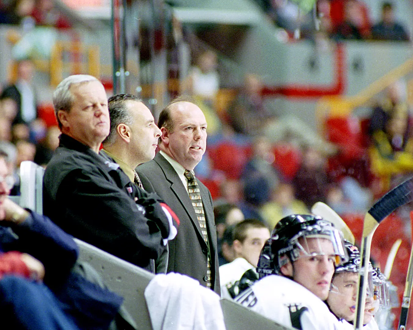 Guy Chouinard - il était derrière le banc des Remparts lors de leur extraordinaire début de saison en 1998-99. Chouinard s'est mérité le Trophée Ron-Lapointe 3 fois (1992-93 | 1997-98 | 1998-99), ce qu'aucun autre entraîneur-chef n'a pu réaliser de nouveau  par la suite comme entraîneur de l'année dans la LHJMQ. Au terme de sa carrière d'entraîneur, il avait dirigé dans pas moins de 8 villes, et avait mené ses équipes à 4 titres de saison régulière, deux autres exploits inégalés.